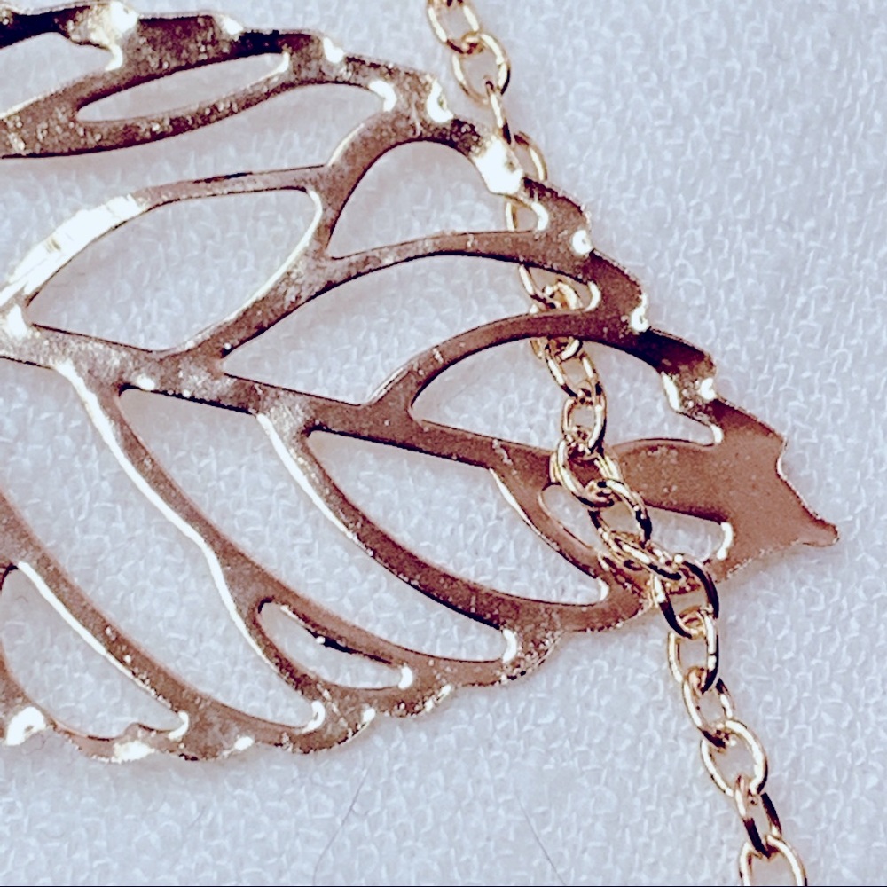 🎉HOST PICK🎉 ❣️$25/3❣️ Two Gold Leaves Necklace - Picture 6 of 10